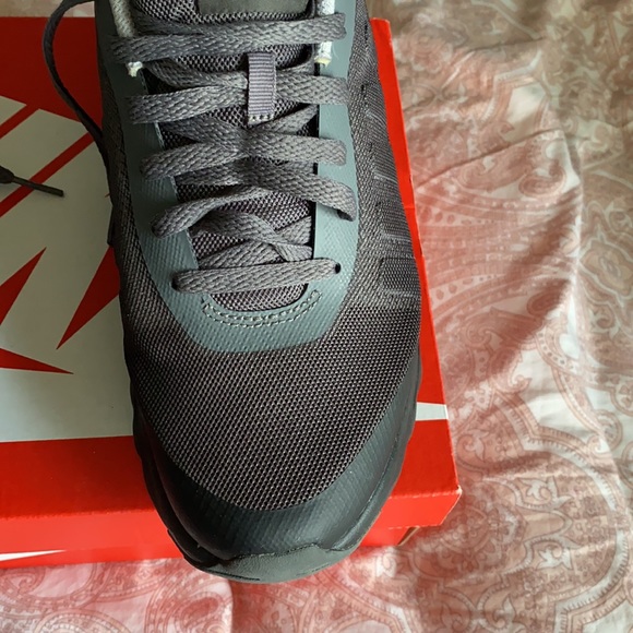 ‼️‼️SOLD‼️‼️‼️. Men’s Size 9 Black and Gray Nikes - Picture 6 of 8